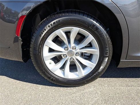 Used 2023 Chrysler 300 Touring image 12