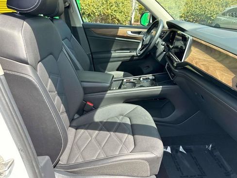 Used 2024 Volkswagen Atlas SE image 8