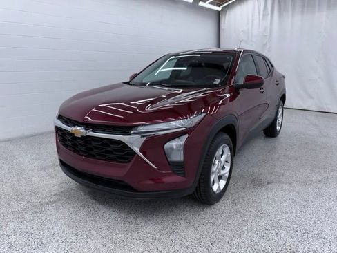 Used 2024 Chevrolet Trax LS w/ LS Convenience Package FWD image 5