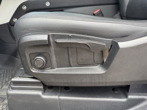 Used 2023 Land Rover Defender 90 S image 27