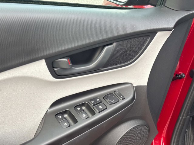 Used 2023 Hyundai Kona SEL AWD/4WD image 25