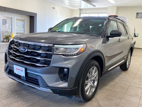 Used 2025 Ford Explorer Active w/ Active Comfort Package image 4