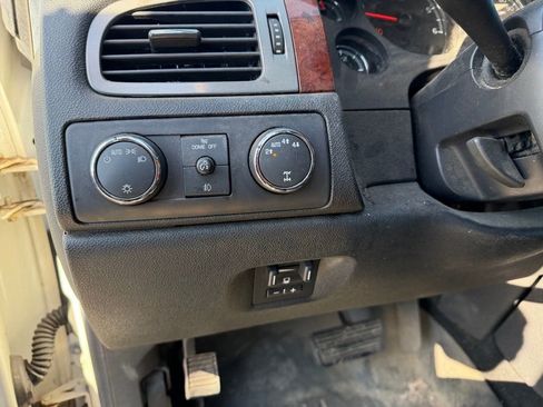Used 2011 Chevrolet Silverado 1500 LTZ w/ LTZ White Diamond Edition AWD/4WD image 7