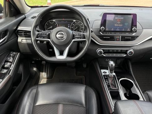 Used 2025 Nissan Altima 2.5 SR FWD image 9