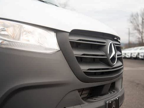 Used 2025 Mercedes-Benz Sprinter 2500 image 15