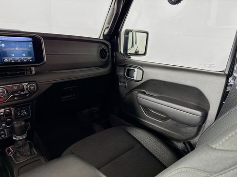 Used 2024 Jeep Wrangler Unlimited Rubicon 4xe image 25