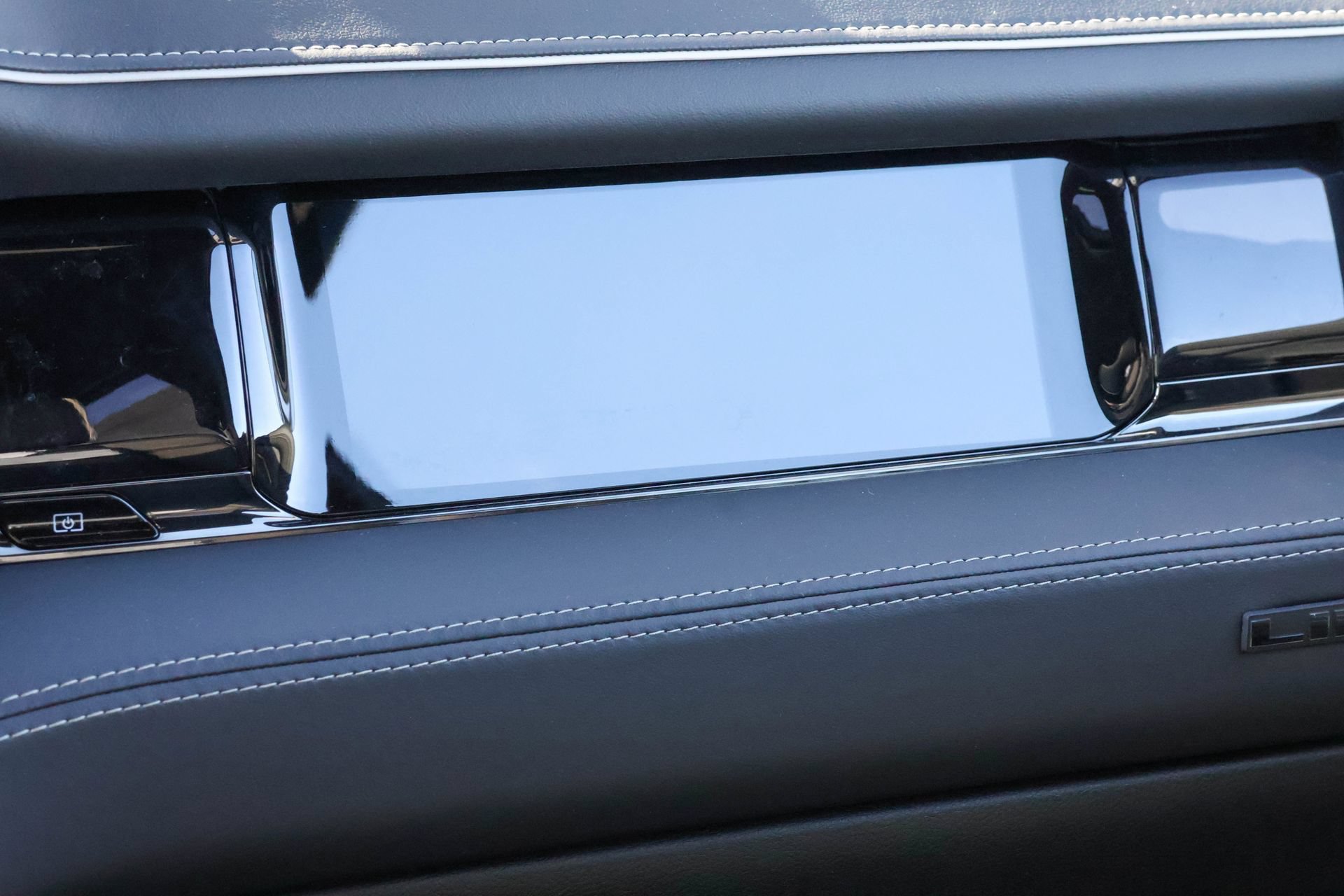 New 2026 RAM 3500 Laramie AWD/4WD image 18