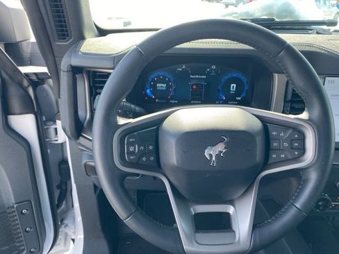 Certified 2025 Ford Bronco Outer Banks w/ Black Appearance Package image 11