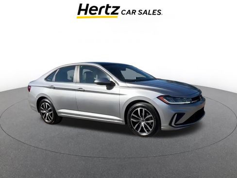 Used 2025 Volkswagen Jetta SE image 1