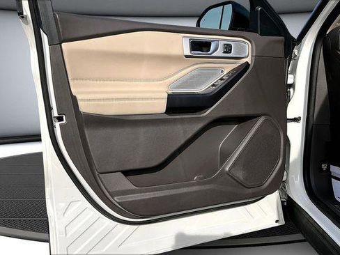 Used 2020 Ford Explorer Platinum w/ Premium Technology Package image 21