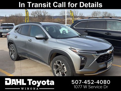 Used 2024 Chevrolet Trax LT w/ Driver Confidence Package image 1