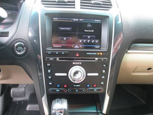 Used 2016 Ford Explorer Limited w/ Equipment Group 301A AWD/4WD image 32