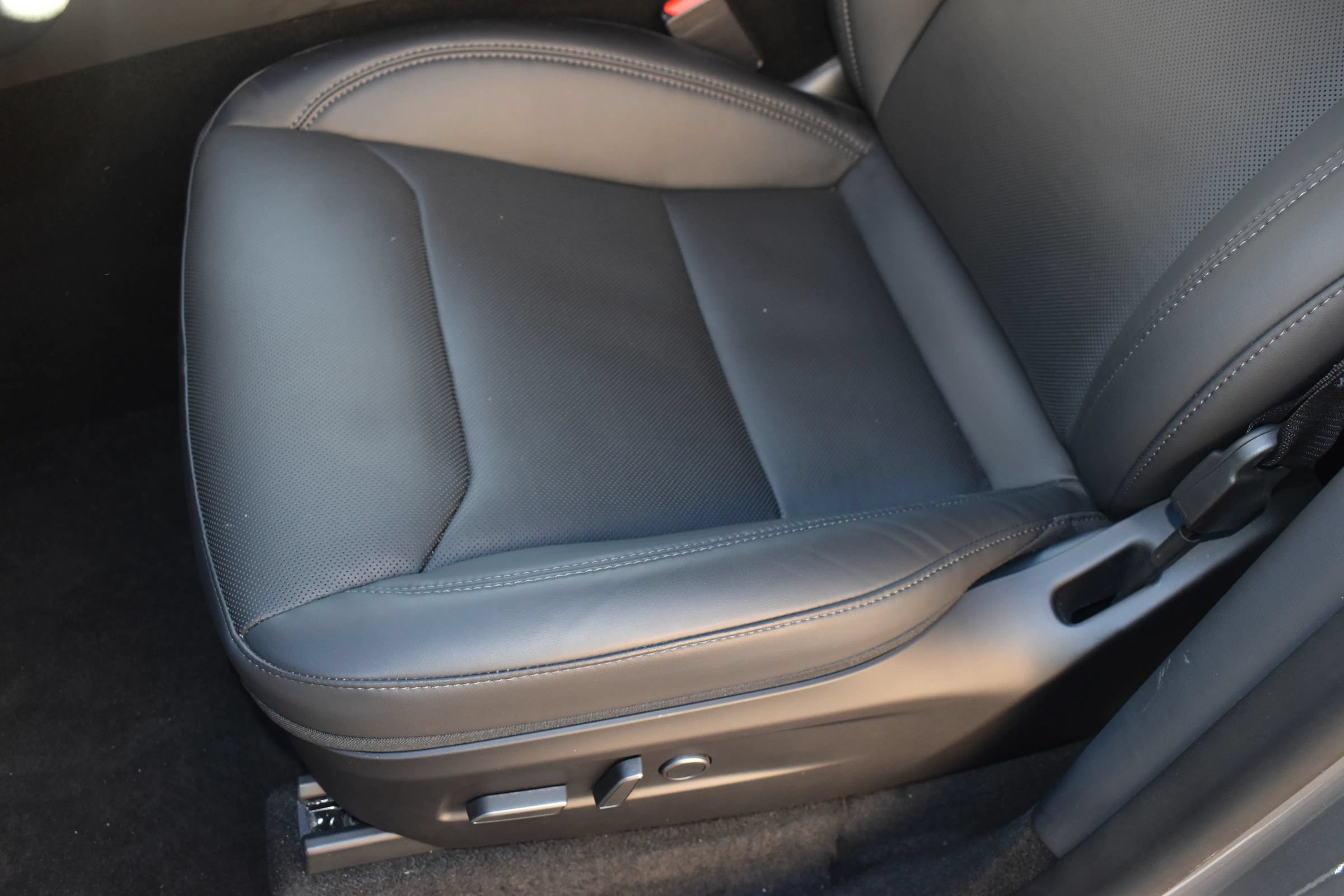 Used 2026 Tesla Model Y Long Range RWD image 9