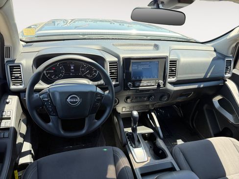 Used 2024 Nissan Frontier SV AWD/4WD image 15