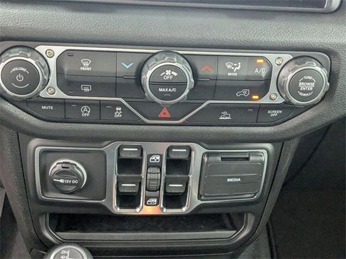 New 2025 Jeep Gladiator Sport image 19