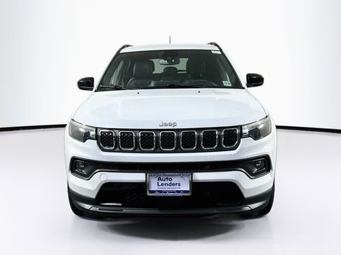 Used 2023 Jeep Compass Latitude w/ Convenience Group AWD/4WD image 2