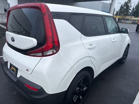 Certified 2021 Kia Soul S image 4