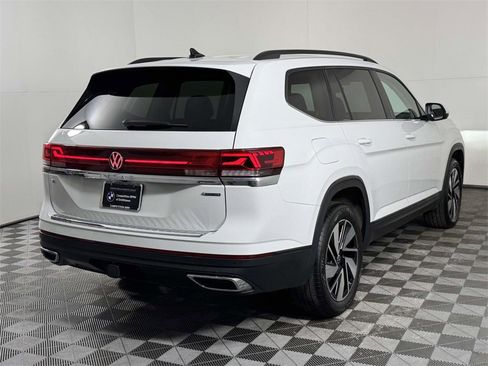 Used 2024 Volkswagen Atlas SE image 10