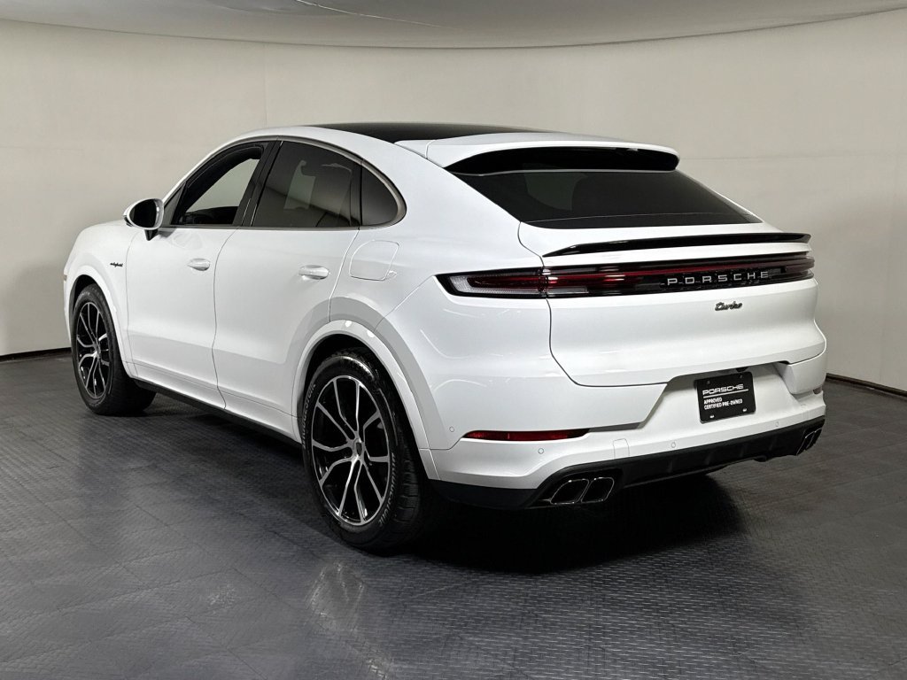 Certified 2025 Porsche Cayenne Turbo AWD/4WD image 3
