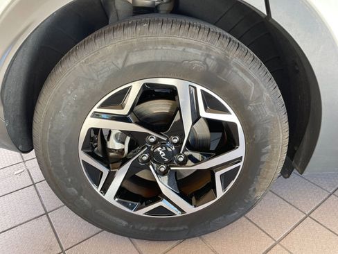 Used 2025 Kia Sportage LX image 29