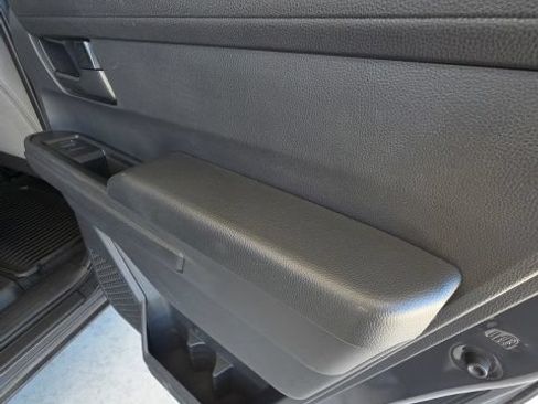 Used 2025 Toyota Tacoma SR5 AWD/4WD image 19