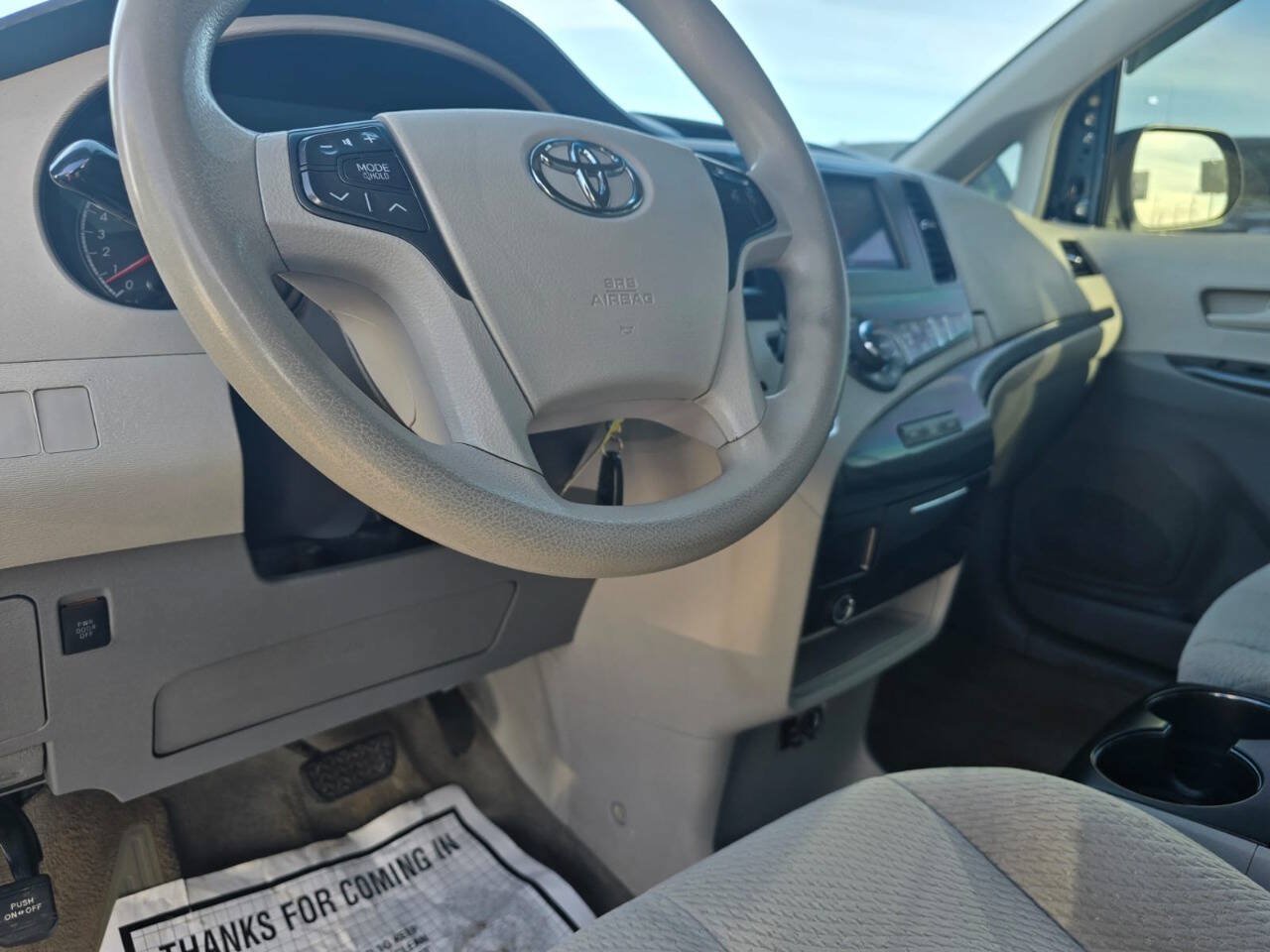Used 2014 Toyota Sienna LE FWD image 38