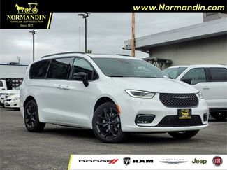 New 2026 Chrysler Pacifica Limited w/ S Appearance Package video 1