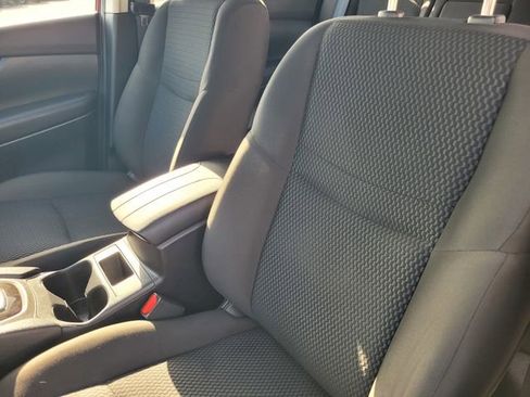 Used 2021 Nissan Rogue Sport S image 11