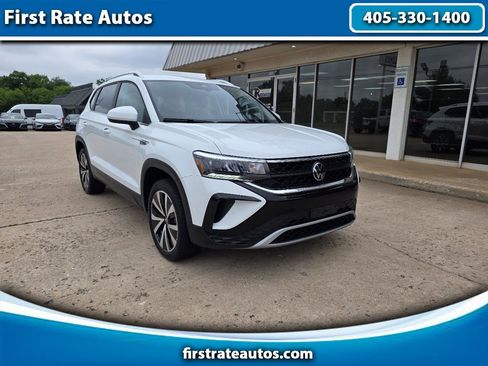 Used 2024 Volkswagen Taos SE image 1