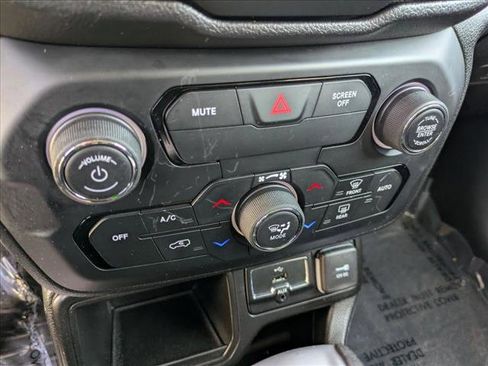 Used 2020 Jeep Renegade Latitude image 13