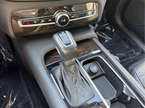 Used 2018 Volvo XC90 T6 Momentum w/ Convenience Package AWD/4WD image 37