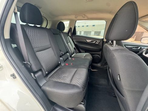 Used 2020 Nissan Rogue SV FWD image 12