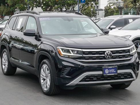 Certified 2023 Volkswagen Atlas SE w/ Black Wheel Package FWD image 3