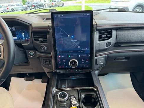 Used 2024 Ford Expedition Limited AWD/4WD image 24