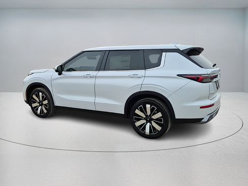 New 2026 Mitsubishi Outlander SE AWD/4WD image 4