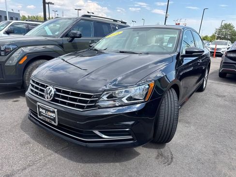 Used 2018 Volkswagen Passat 2.0T SE image 2