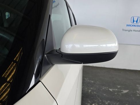 Used 2025 Kia Soul LX FWD image 34