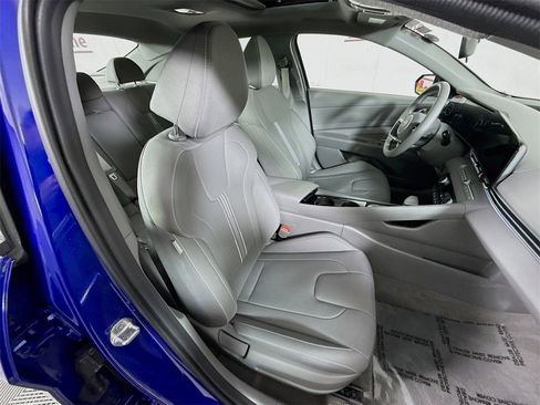 Certified 2024 Hyundai Elantra SEL w/ Convenience Package image 32