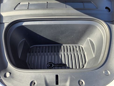 Used 2023 Tesla Model Y Long Range image 26