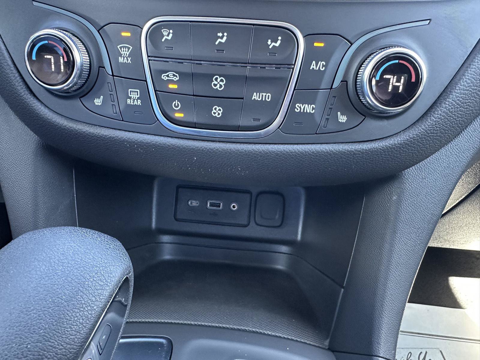 Used 2024 Chevrolet Equinox LT FWD image 47