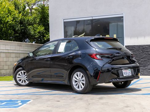 Used 2023 Toyota Corolla SE w/ Blackout Package (TMS) FWD image 10