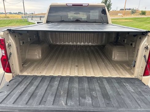 Certified 2022 Chevrolet Silverado 1500 Custom Trail Boss w/ LPO, Dark Essentials Package AWD/4WD image 25