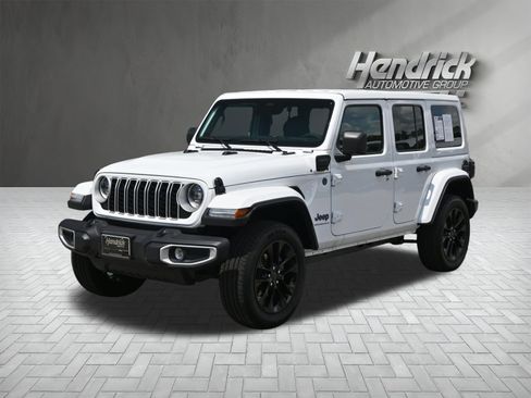 Used 2025 Jeep Wrangler Unlimited Sahara AWD/4WD image 5