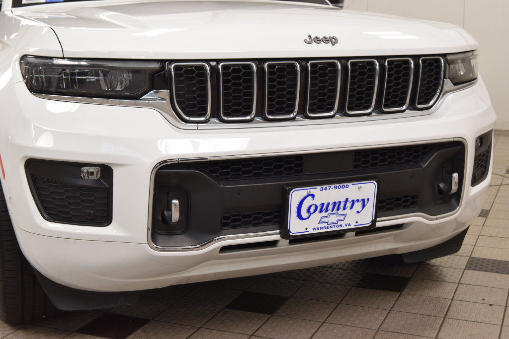 Used 2022 Jeep Grand Cherokee Overland w/ Luxury Tech Group IV AWD/4WD image 13
