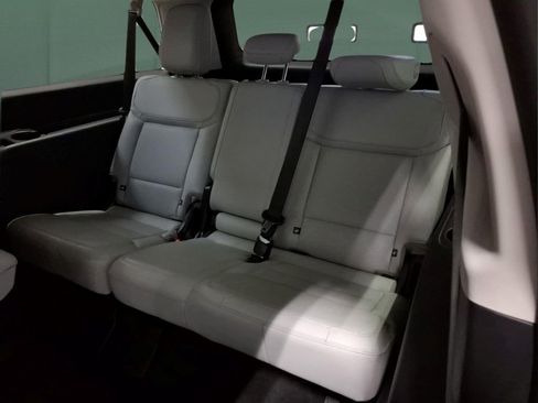 Certified 2025 Ford Expedition Max Platinum w/ Driver's Package AWD/4WD image 21