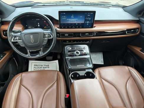Used 2023 Lincoln Nautilus Reserve AWD/4WD image 2