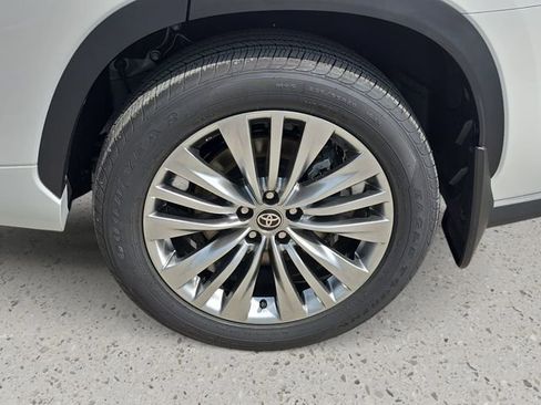 New 2026 Toyota Highlander Platinum AWD/4WD image 35