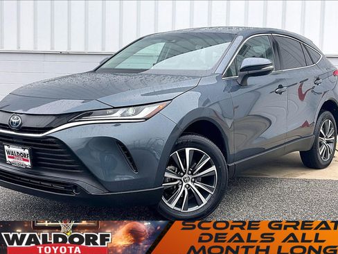 Used 2023 Toyota Venza LE image 2