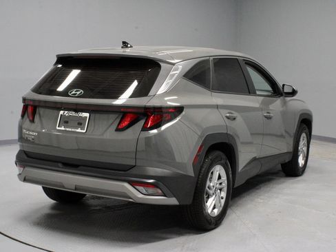 Used 2025 Hyundai Tucson SE FWD image 11