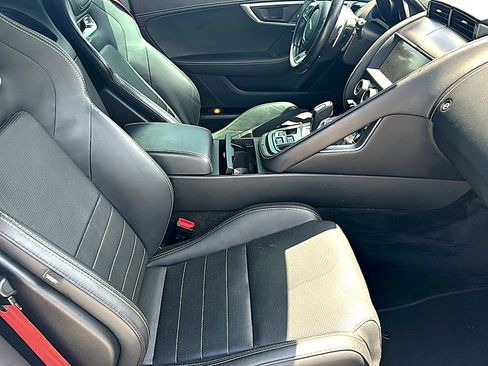 Used 2020 Jaguar F-TYPE Coupe RWD image 18